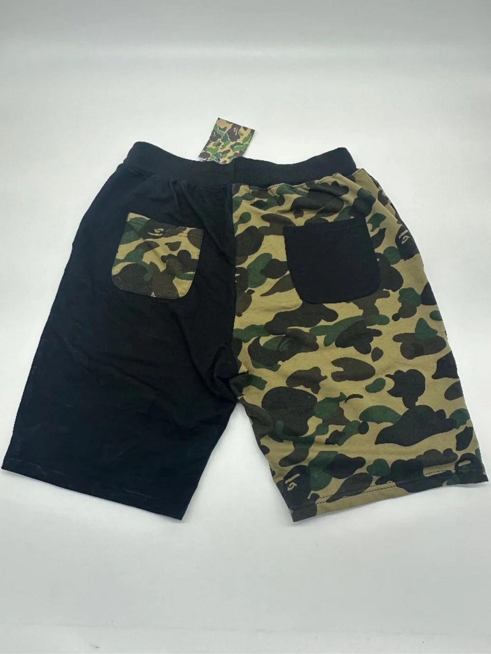 A Bathing Ape Camo Front Shark Sweat‎ Shorts - XXL - Picture 4 of 5